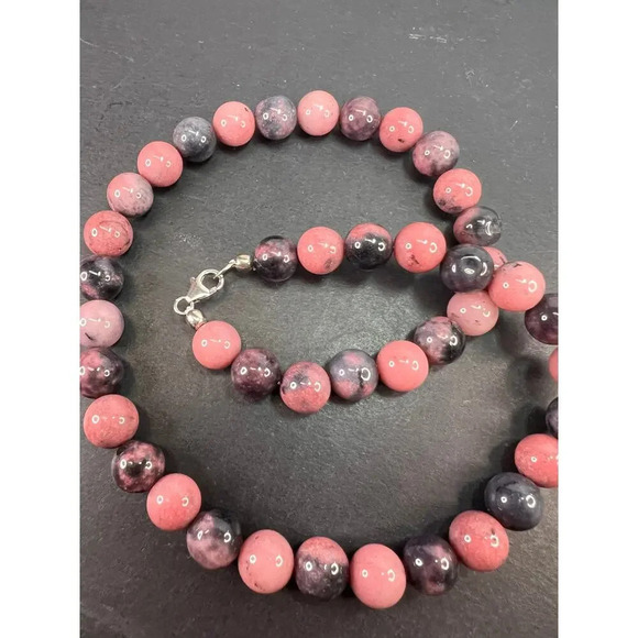 Rhodonite beaded necklace with sterling silver clasp - Picture 2 of 11